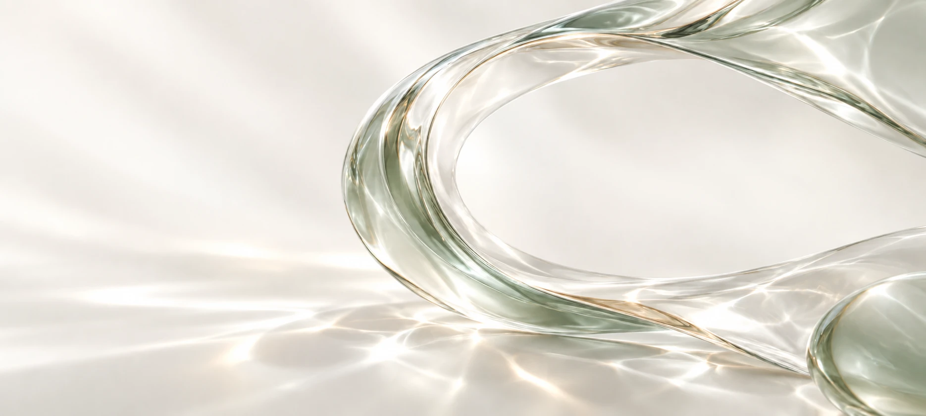 Formas orgânicas de vidro translúcido e reflexos de luz